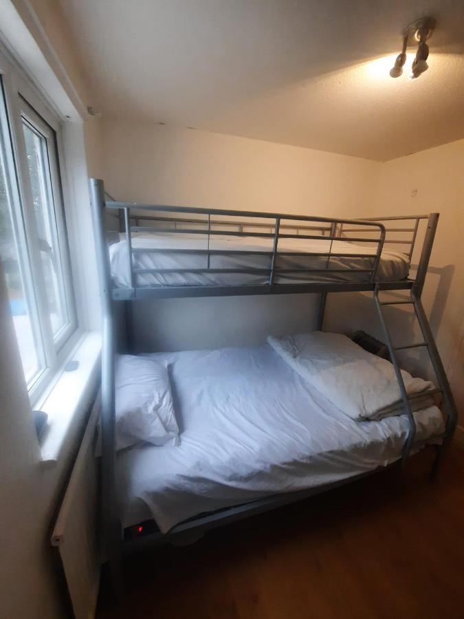 Home Away In A Close Thamesmead  外观 照片