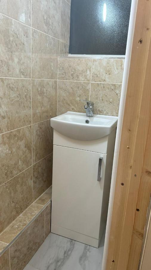 Home Away In A Close Thamesmead  外观 照片